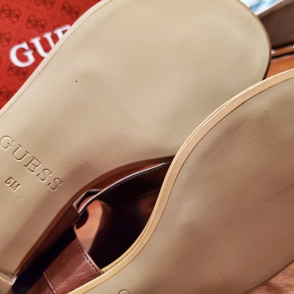 Guess Picturing Brown Leather Thong Sandals NIB - Picture 5 of 6